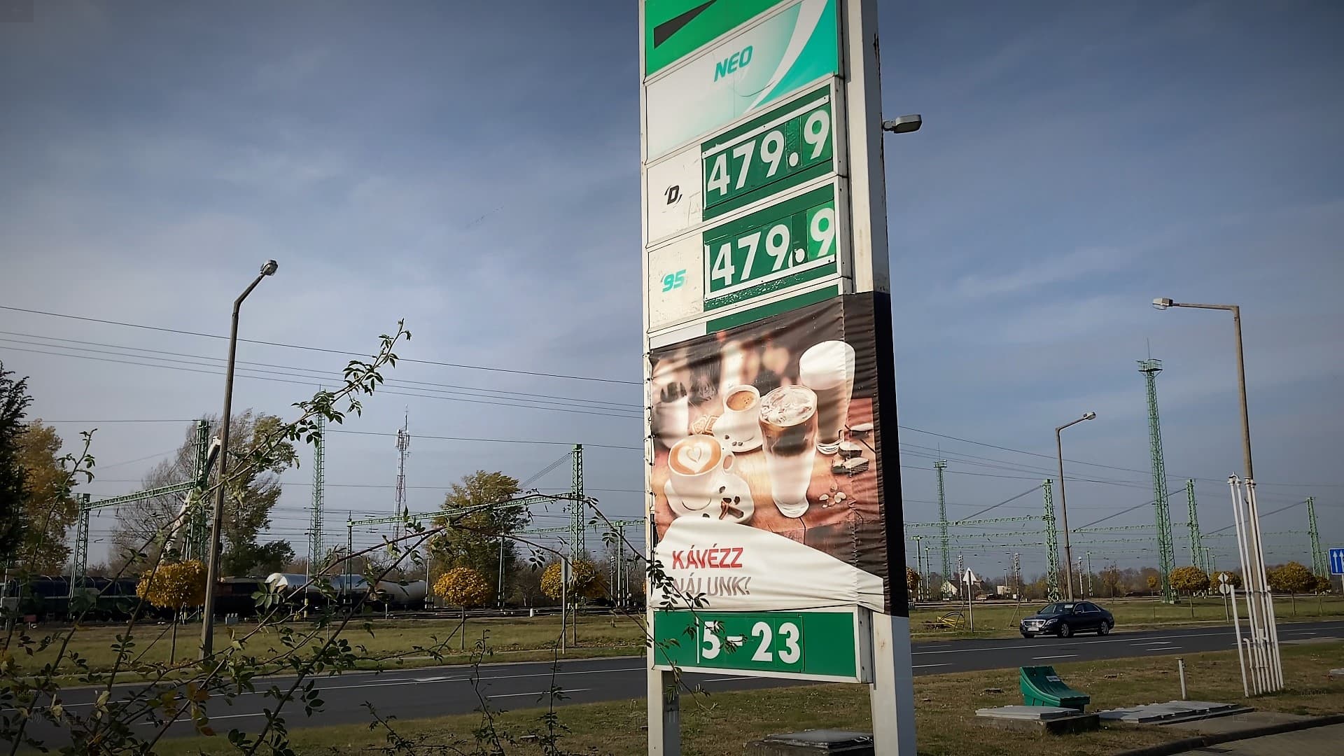 Felélénkíti a határmenti benzinturizmust a magyar kormány árstopja – VIDEÓ